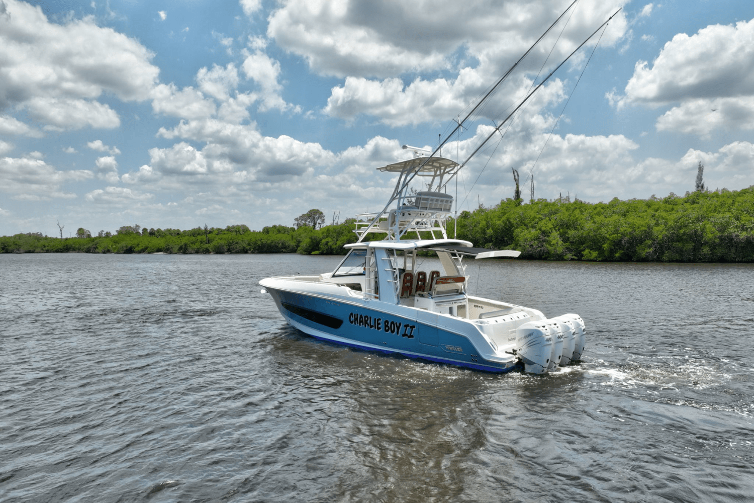 Slide: The Image of Boston Whaler 420 OUTRAGE 2020 - 1