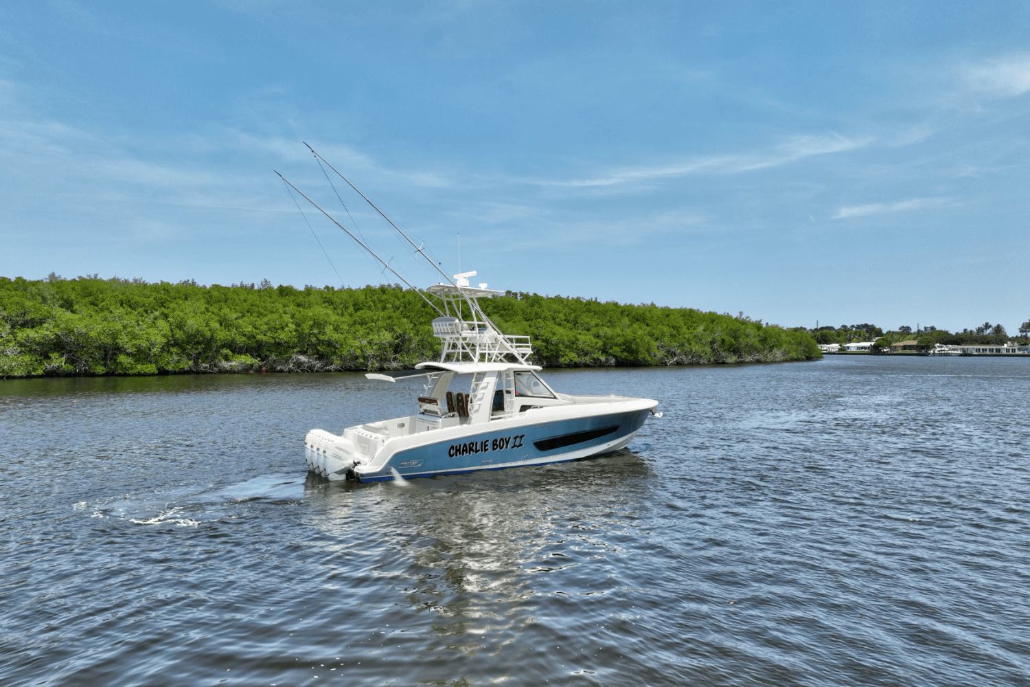 Slide: The Image of Boston Whaler 420 OUTRAGE 2020 - 10