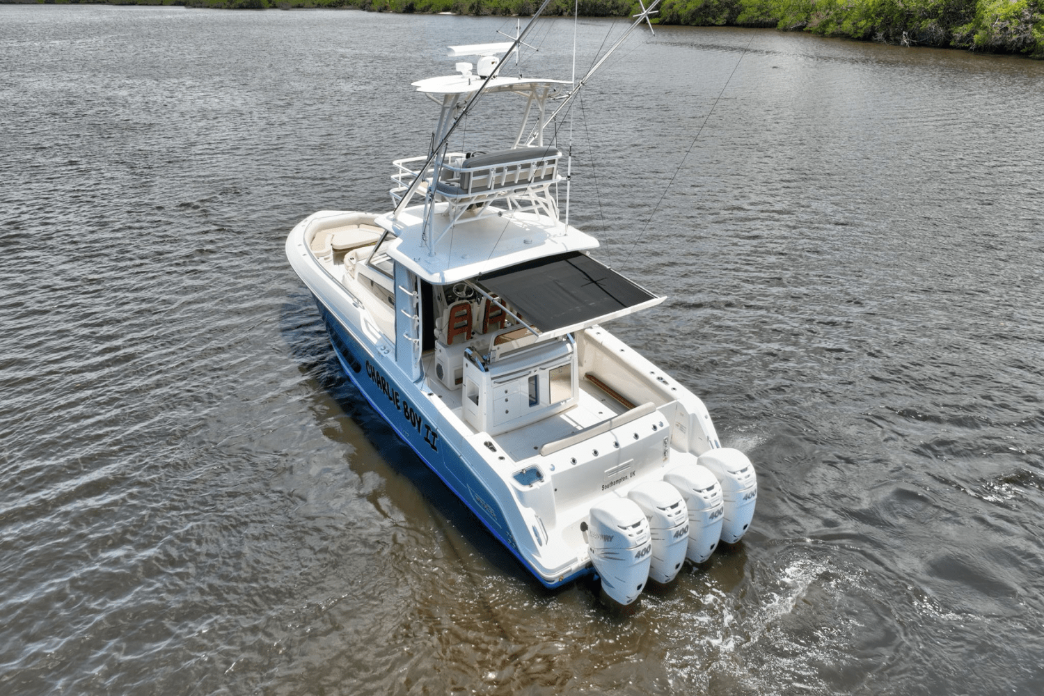 Slide: The Image of Boston Whaler 420 OUTRAGE 2020 - 13
