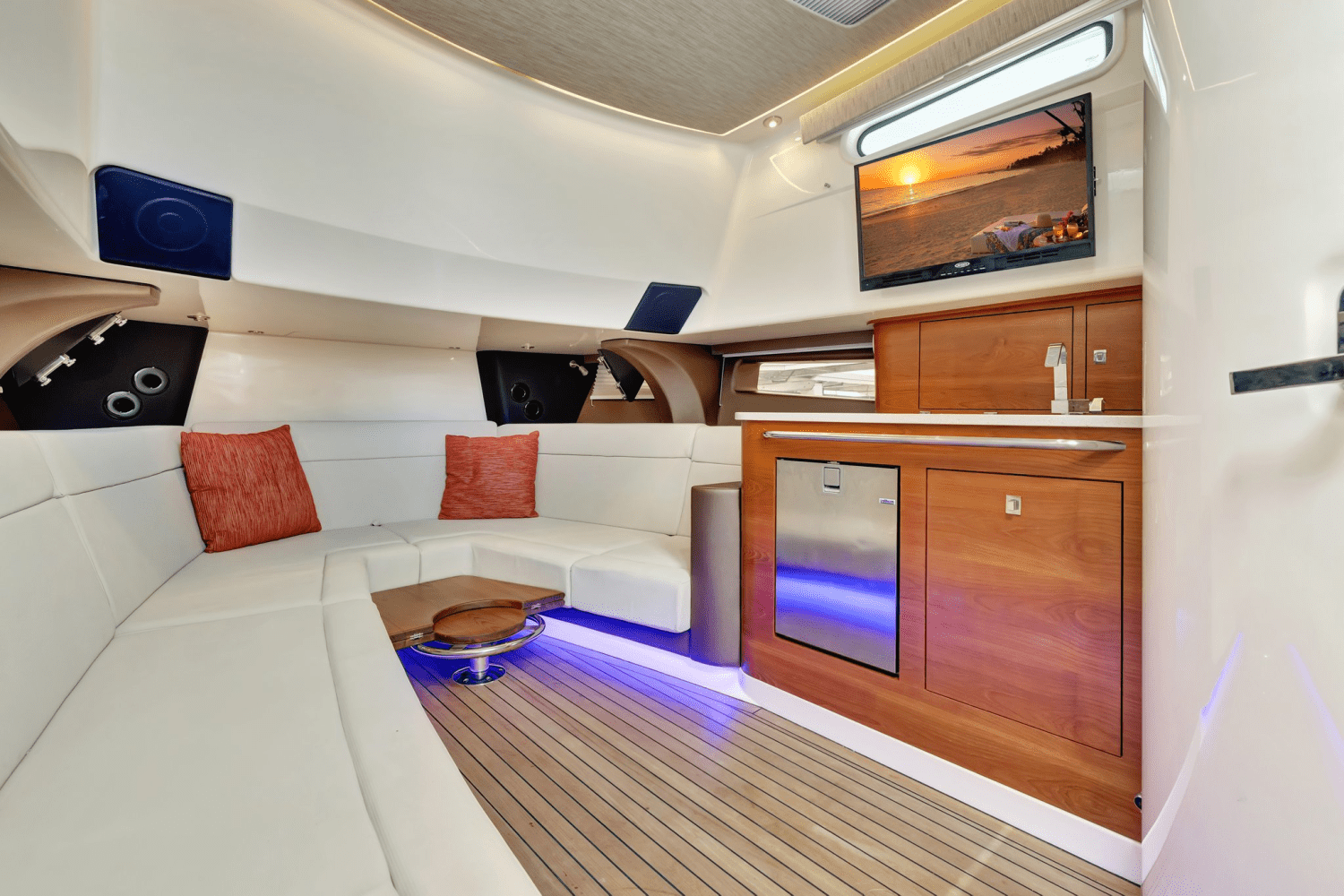 Slide: The Image of Boston Whaler 420 OUTRAGE 2020 - 16