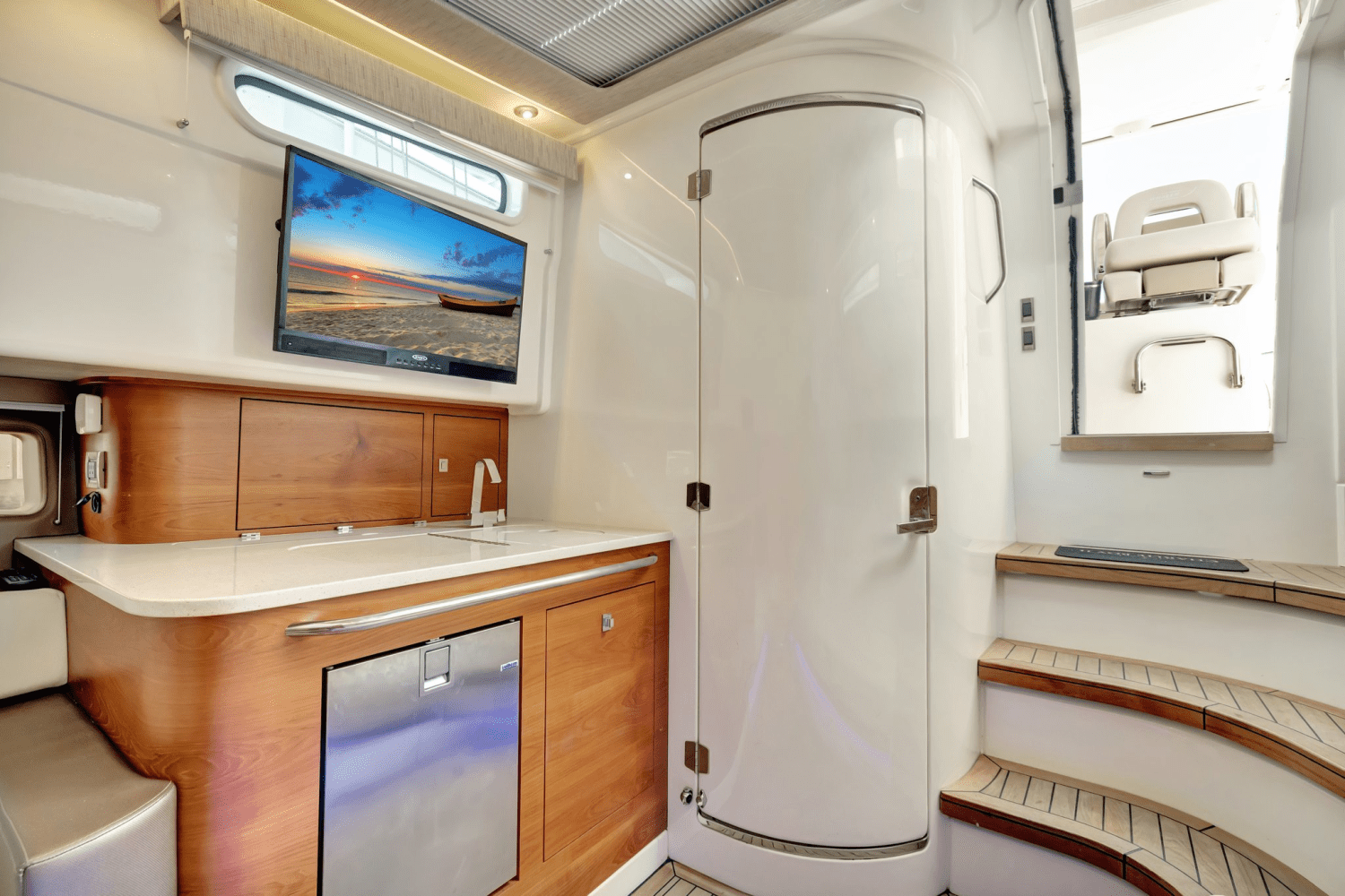 Slide: The Image of Boston Whaler 420 OUTRAGE 2020 - 17