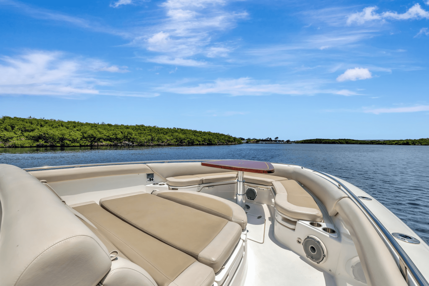Slide: The Image of Boston Whaler 420 OUTRAGE 2020 - 22