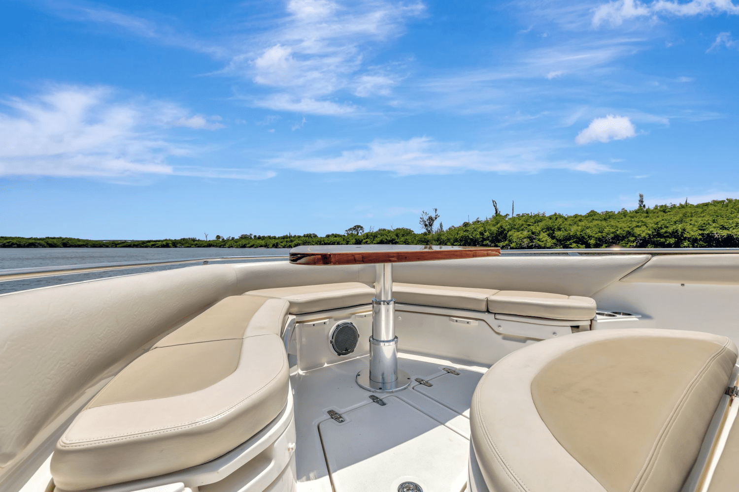 Slide: The Image of Boston Whaler 420 OUTRAGE 2020 - 24