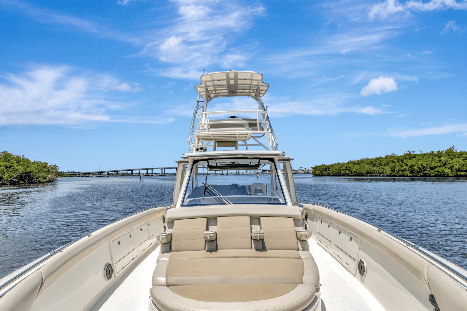 Slide: The Image of Boston Whaler 420 OUTRAGE 2020 - 34