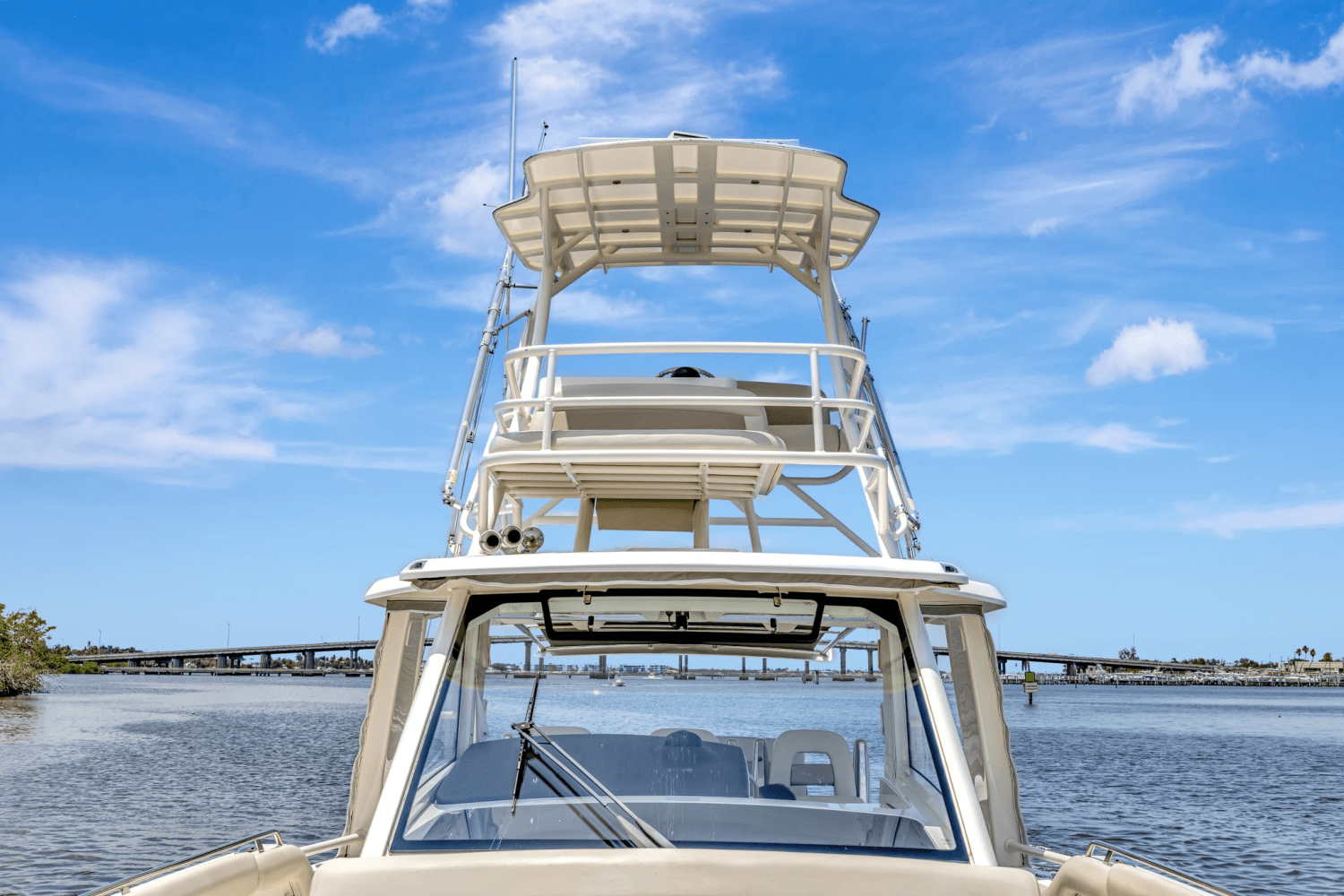 Slide: The Image of Boston Whaler 420 OUTRAGE 2020 - 35
