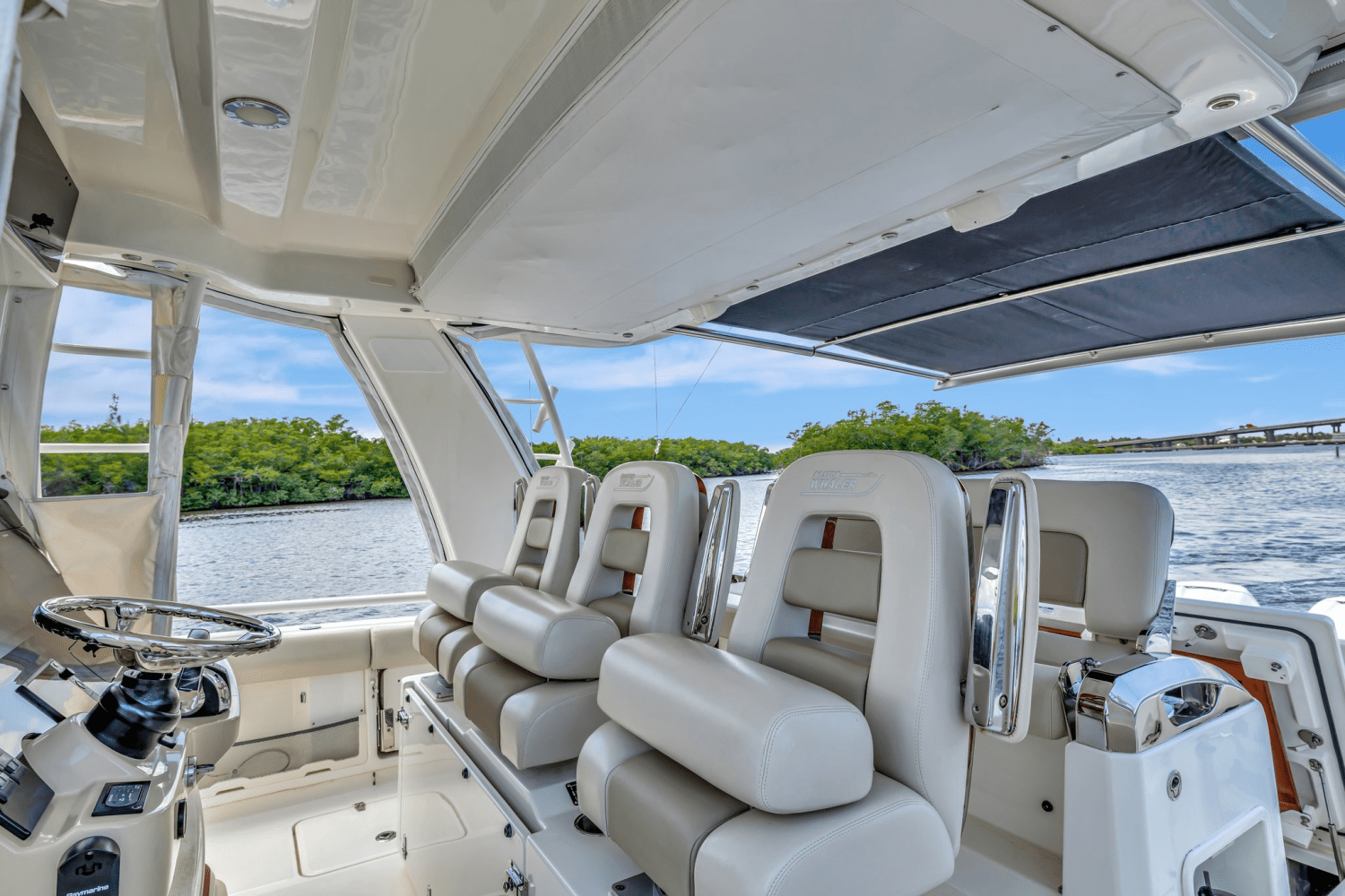 Slide: The Image of Boston Whaler 420 OUTRAGE 2020 - 41