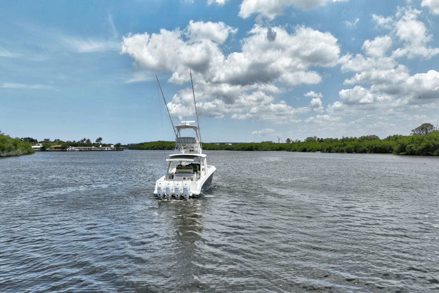Slide: The Image of Boston Whaler 420 OUTRAGE 2020 - 43