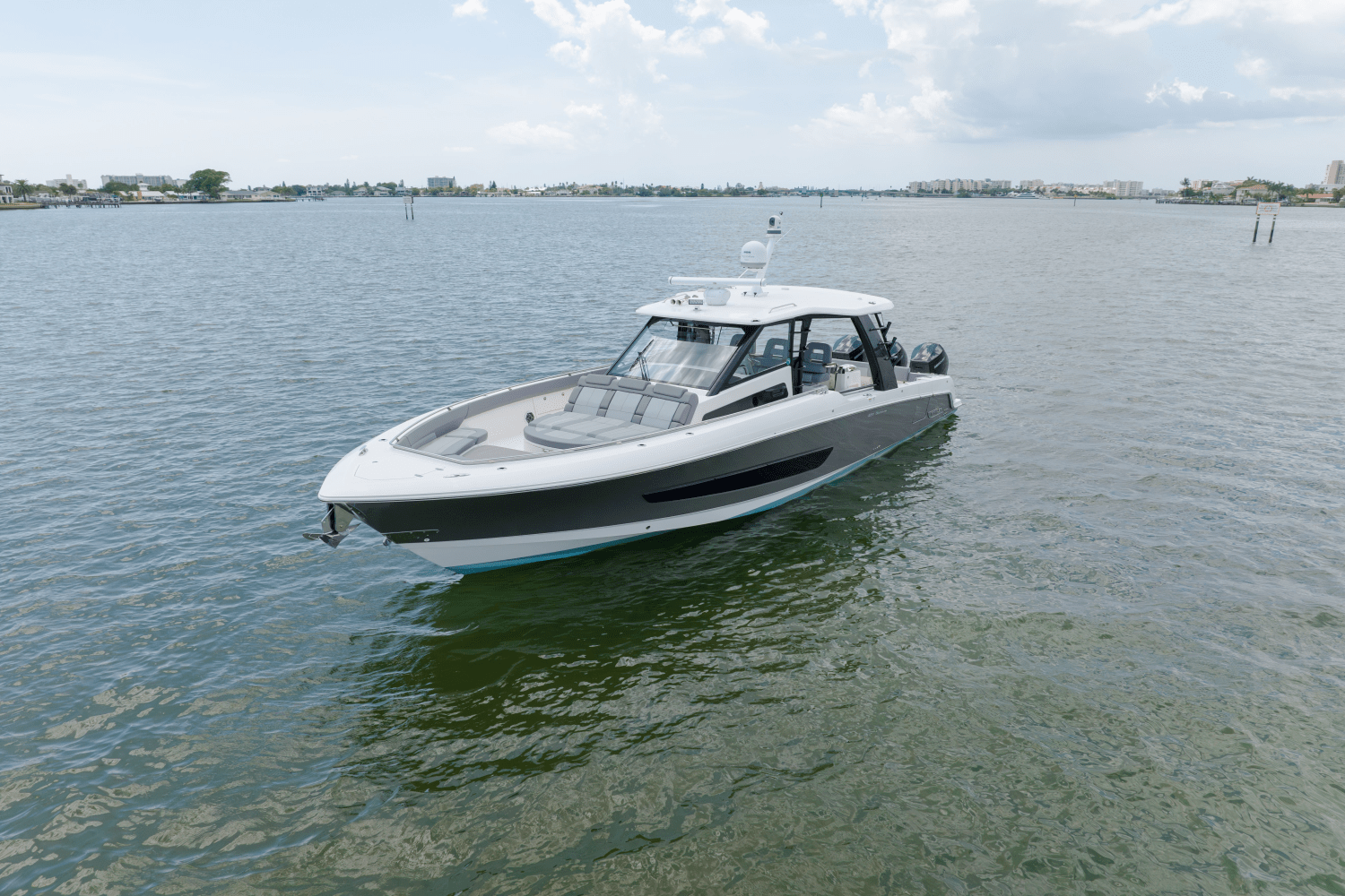 Slide: The Image of Boston Whaler 420 OUTRAGE 2023 - 0
