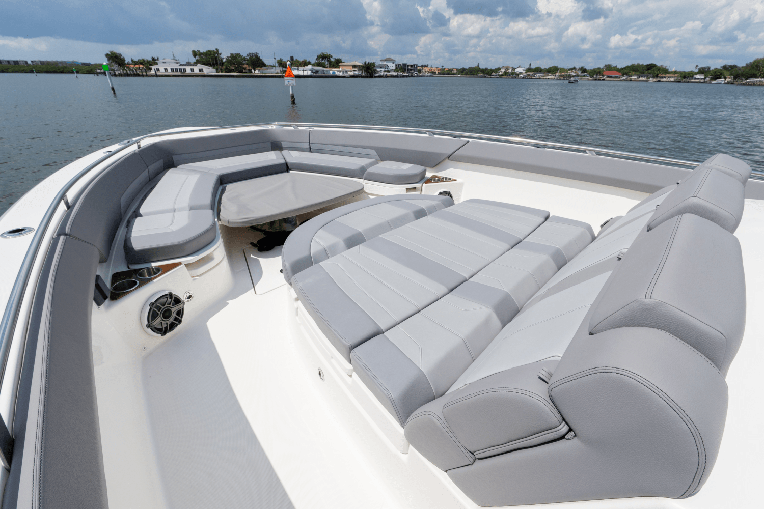 Slide: The Image of Boston Whaler 420 OUTRAGE 2023 - 15