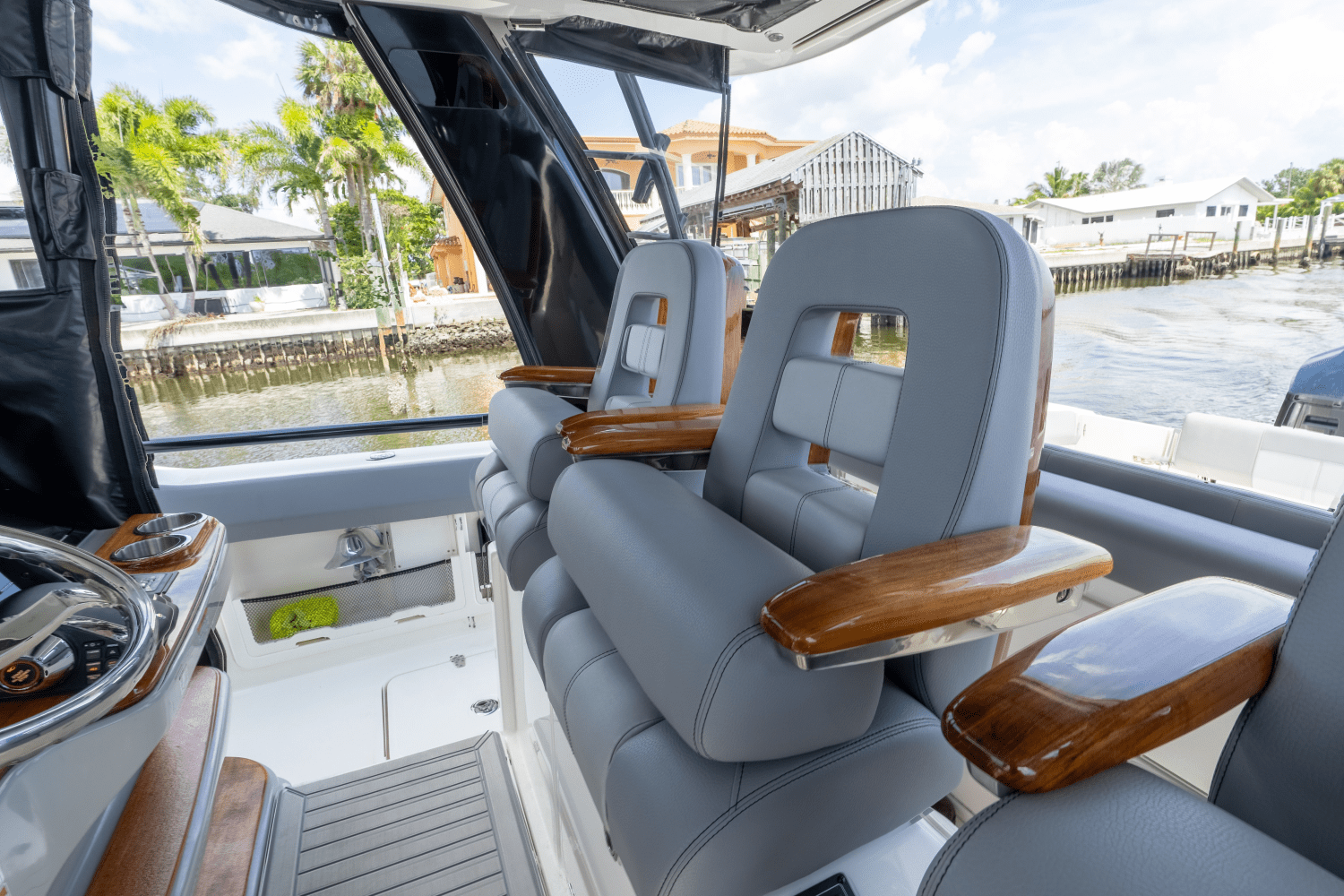 Slide: The Image of Boston Whaler 420 OUTRAGE 2023 - 17