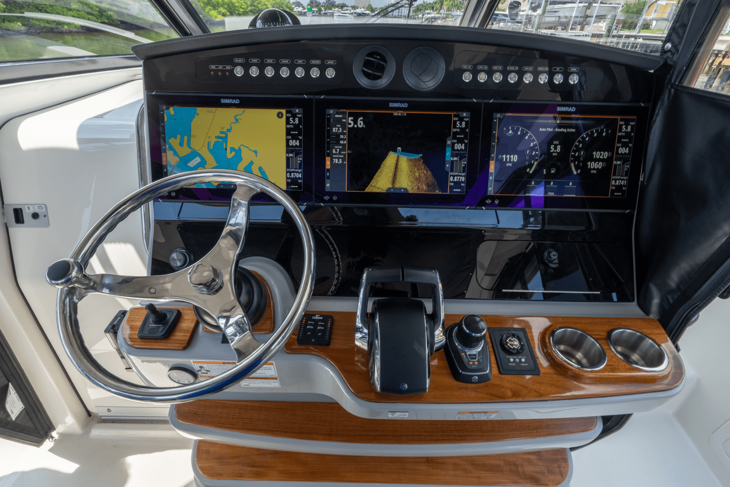 Slide: The Image of Boston Whaler 420 OUTRAGE 2023 - 19