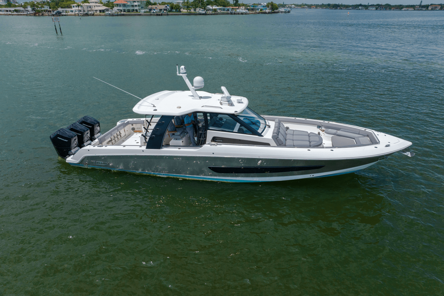 Slide: The Image of Boston Whaler 420 OUTRAGE 2023 - 2