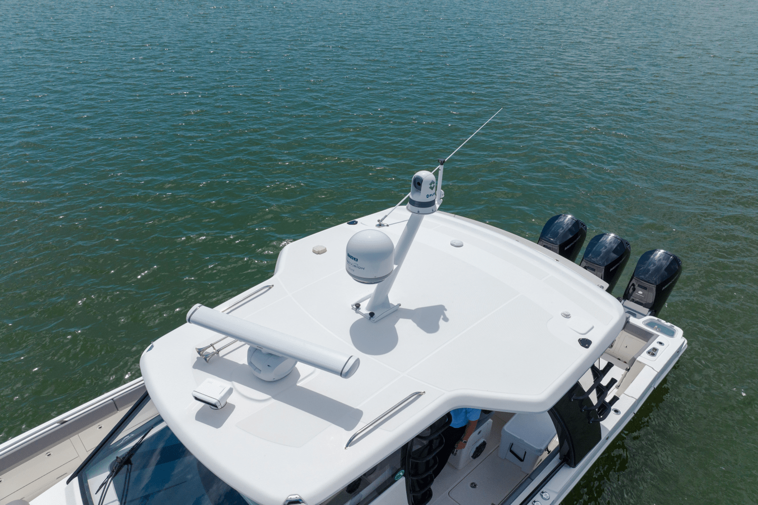 Slide: The Image of Boston Whaler 420 OUTRAGE 2023 - 5