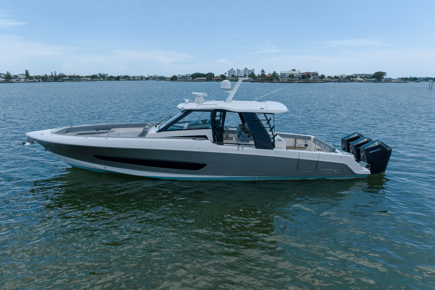 Slide: The Image of Boston Whaler 420 OUTRAGE 2023 - 8