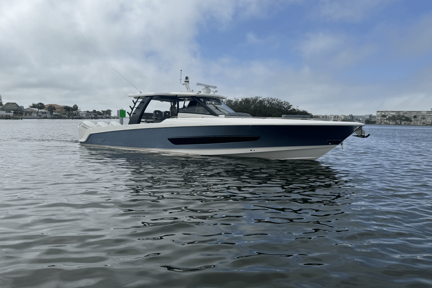 Slide: The Image of Boston Whaler 420 Outrage 2025 - 0