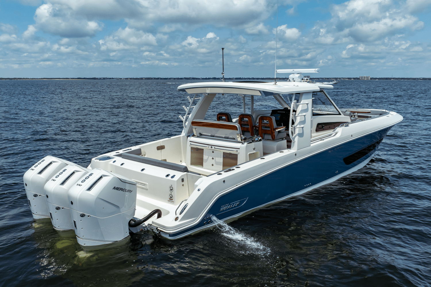 Slide: The Image of Boston Whaler 420 Outrage 2025 - 10