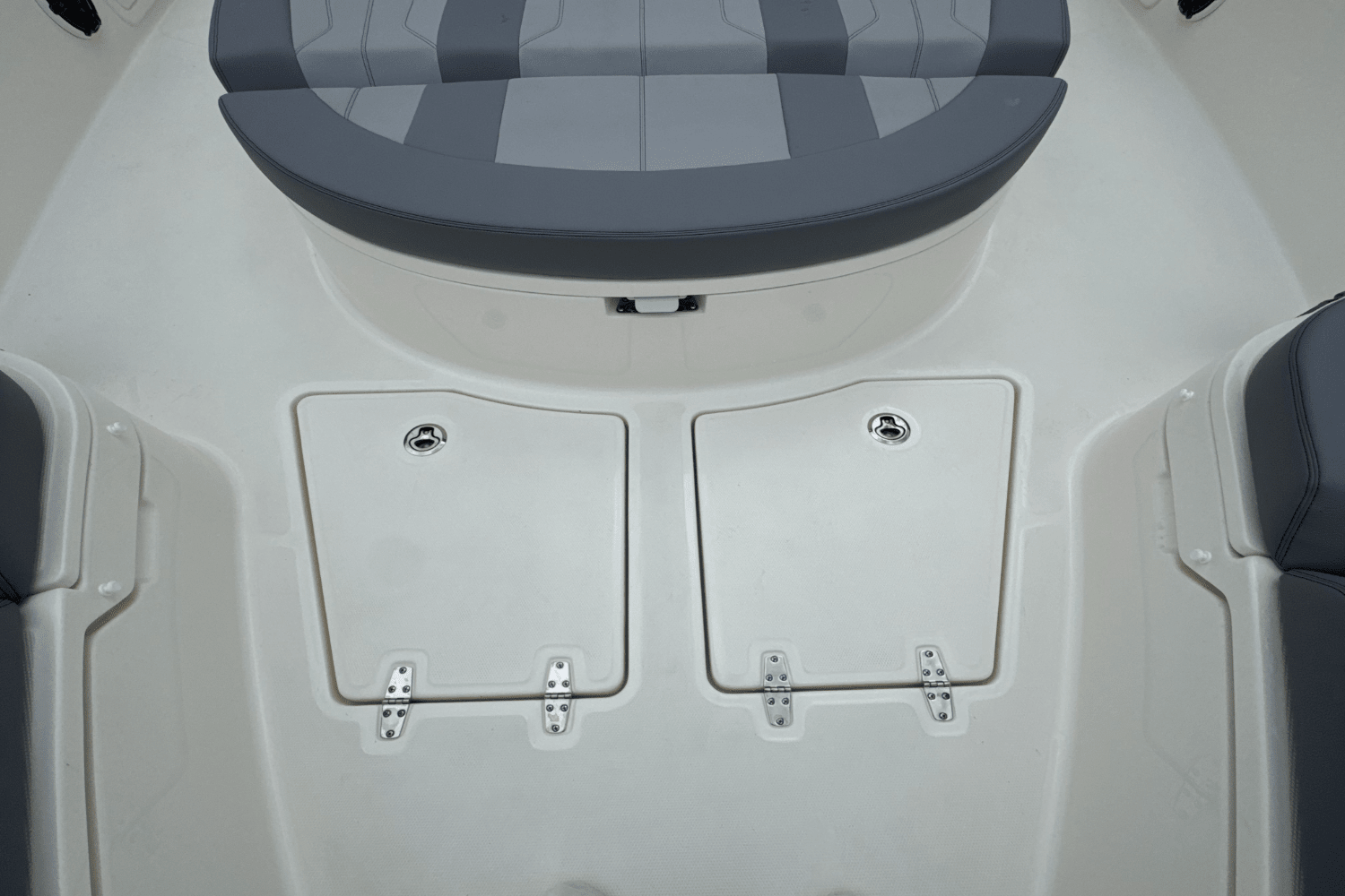 Slide: The Image of Boston Whaler 420 Outrage 2025 - 109