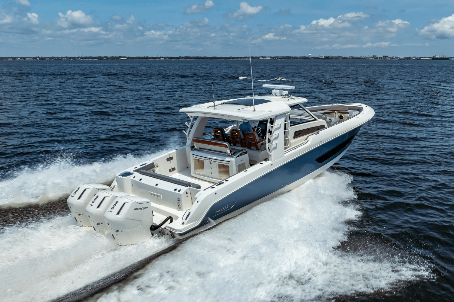 Slide: The Image of Boston Whaler 420 Outrage 2025 - 11