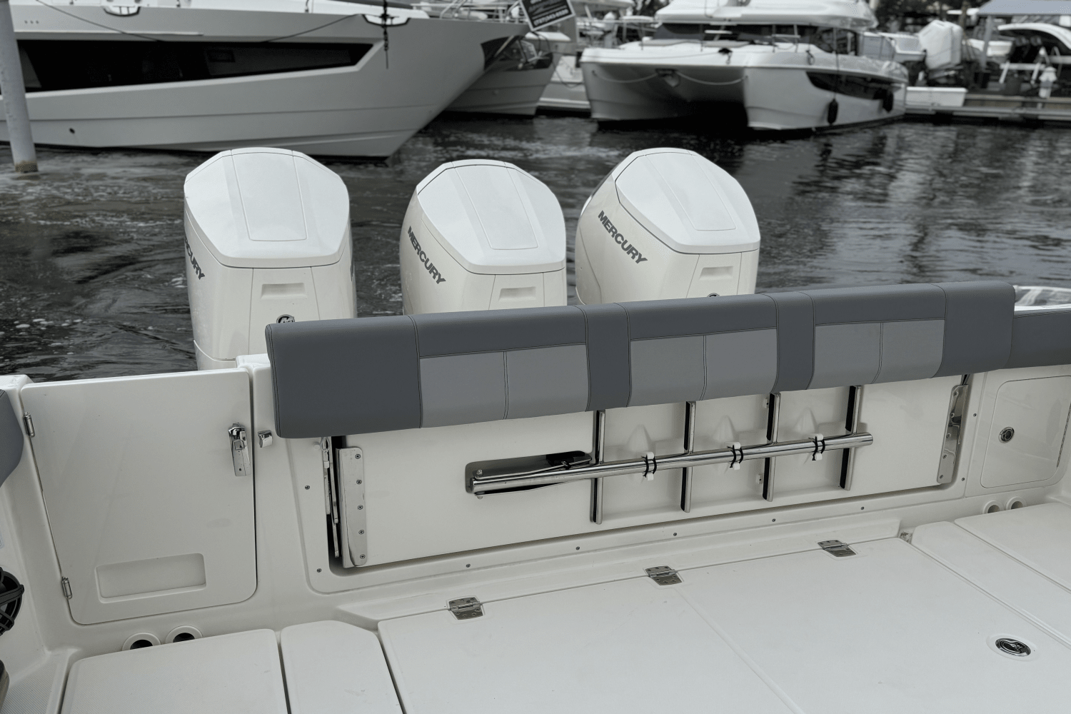 Slide: The Image of Boston Whaler 420 Outrage 2025 - 11