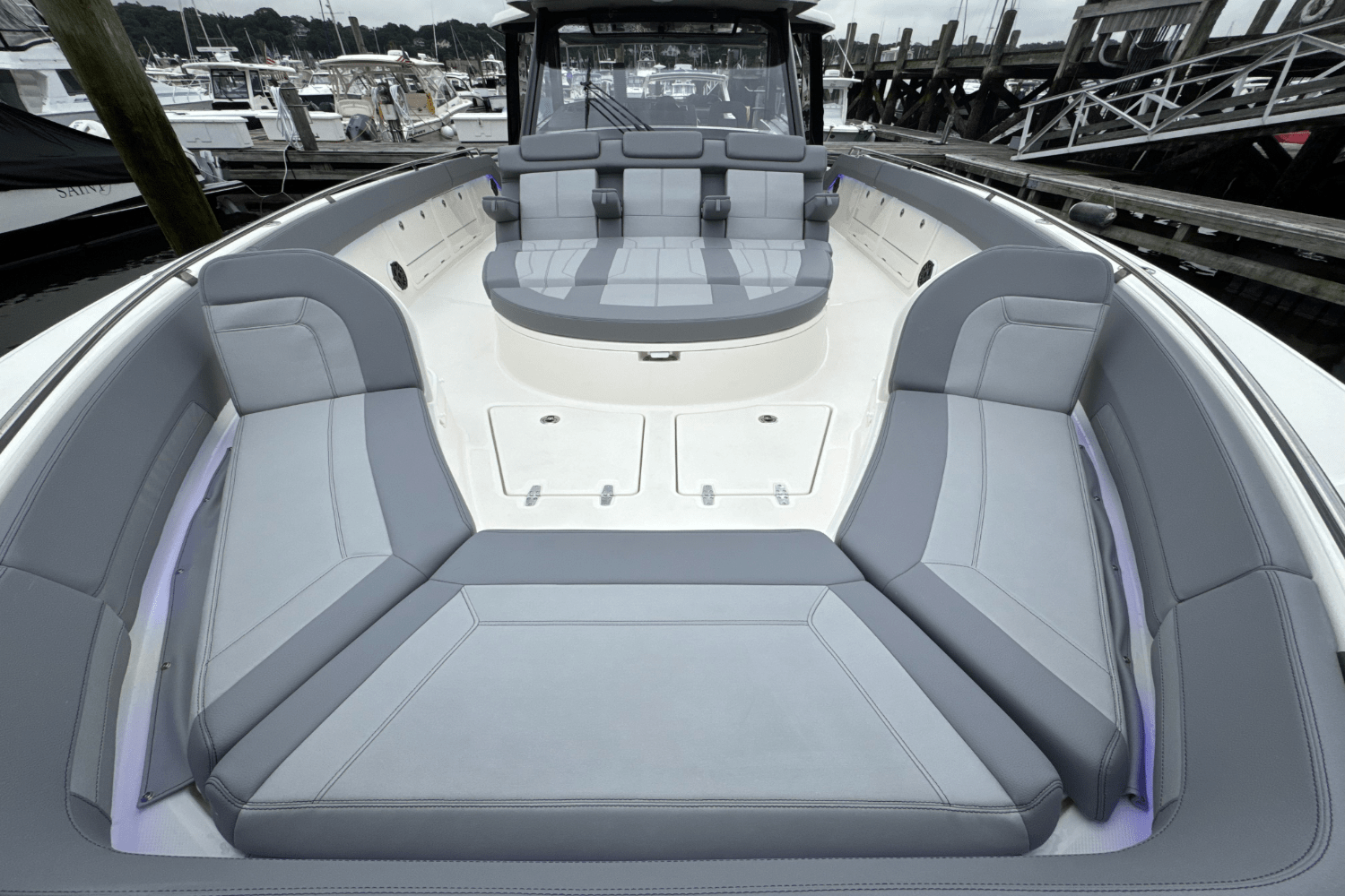 Slide: The Image of Boston Whaler 420 Outrage 2025 - 121