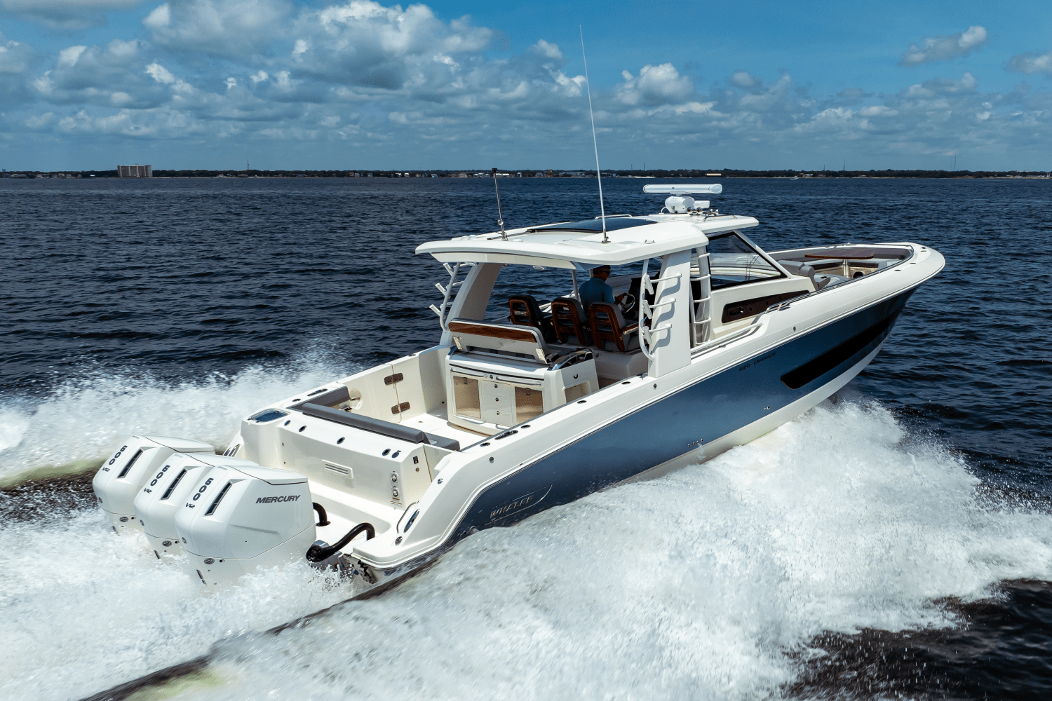 Slide: The Image of Boston Whaler 420 Outrage 2025 - 13