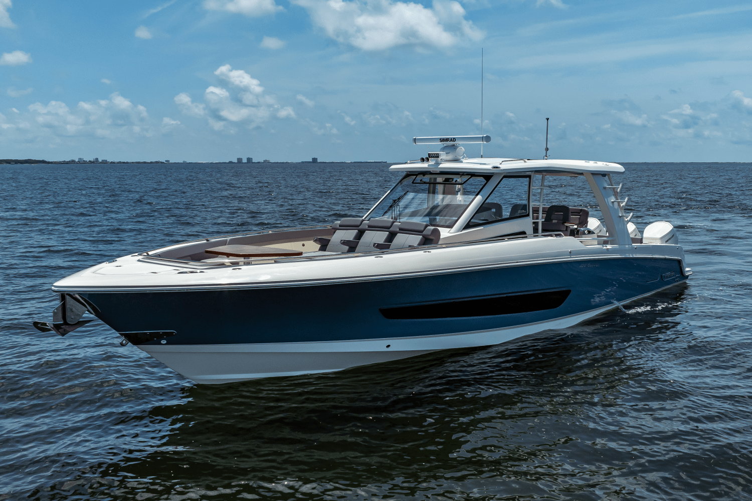 Slide: The Image of Boston Whaler 420 Outrage 2025 - 2