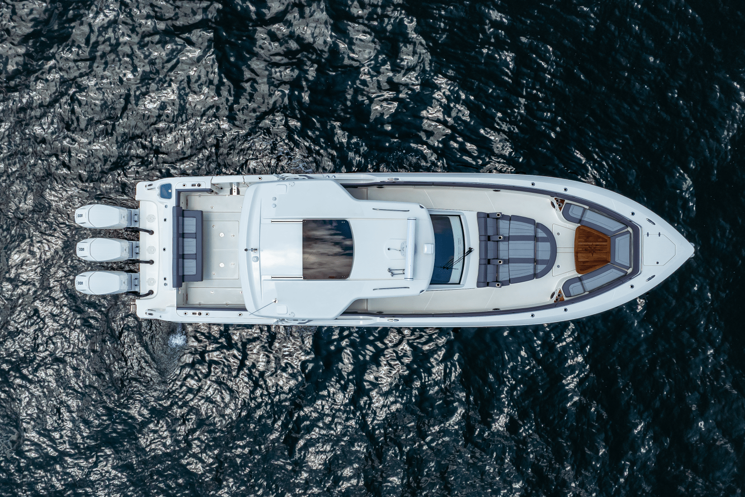 Slide: The Image of Boston Whaler 420 Outrage 2025 - 20