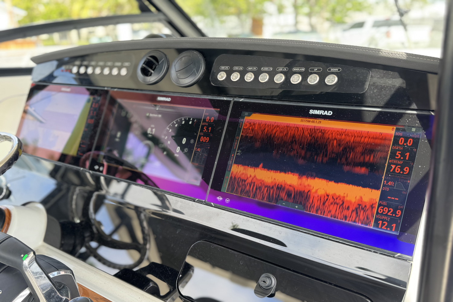 Slide: The Image of Boston Whaler 420 Outrage 2025 - 20