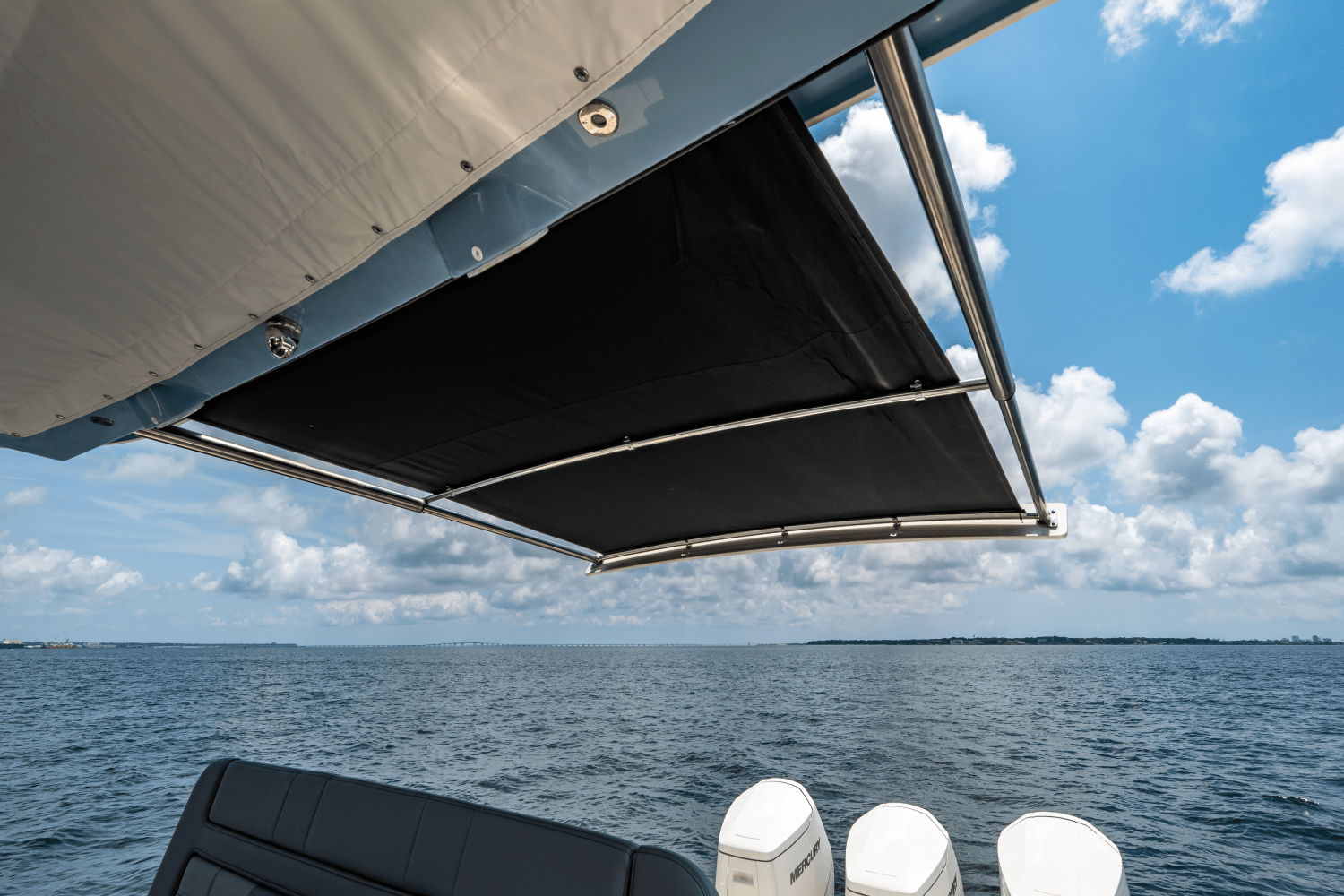 Slide: The Image of Boston Whaler 420 Outrage 2025 - 21