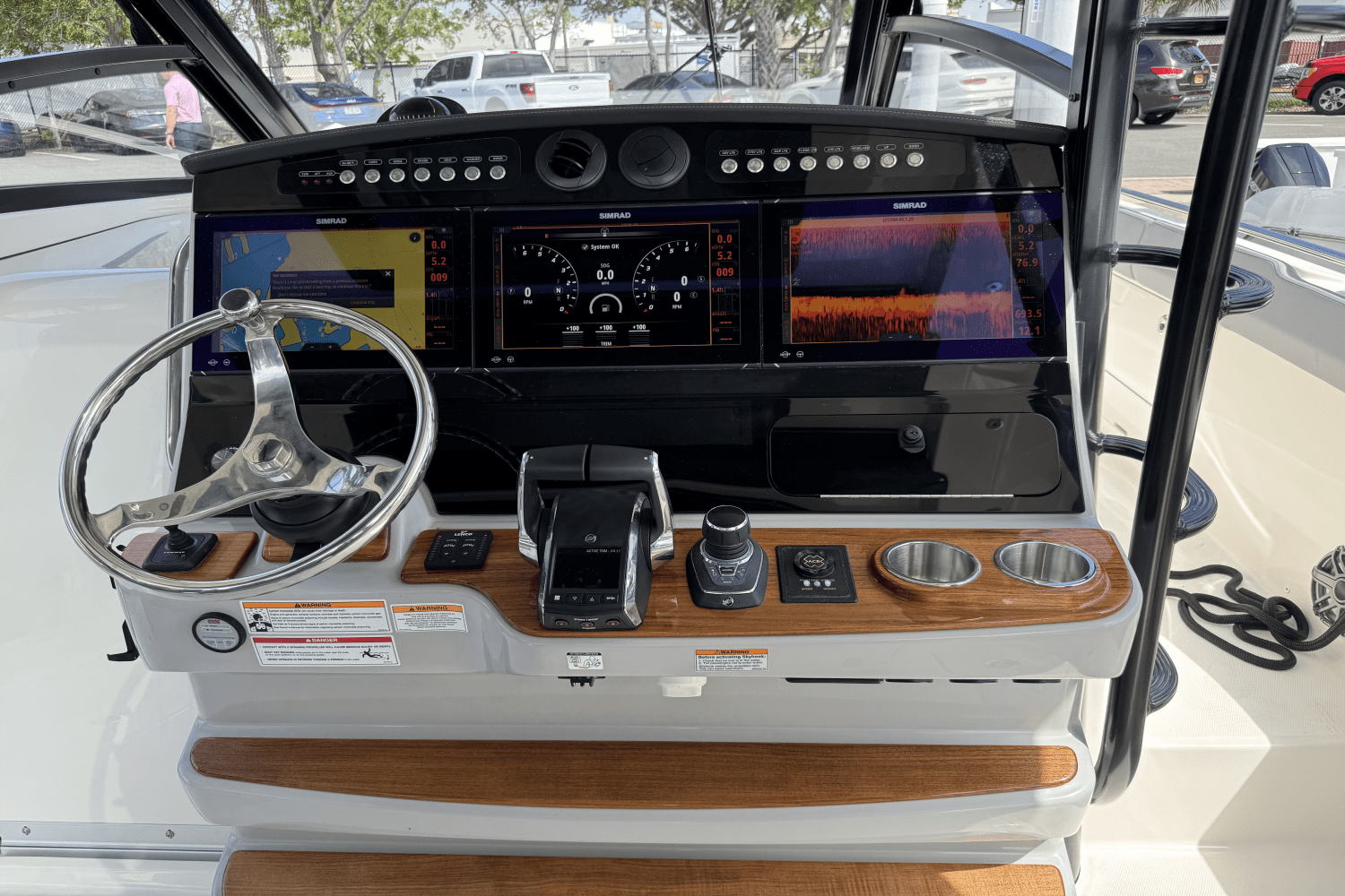 Slide: The Image of Boston Whaler 420 Outrage 2025 - 21