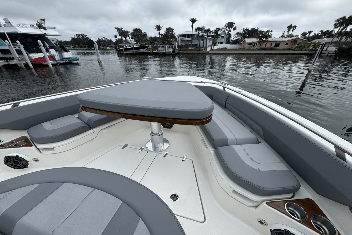 Slide: The Image of Boston Whaler 420 Outrage 2025 - 23