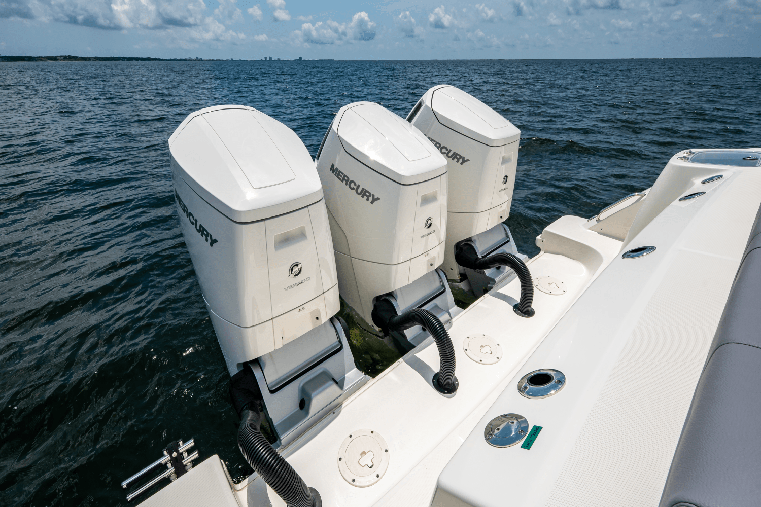 Slide: The Image of Boston Whaler 420 Outrage 2025 - 24