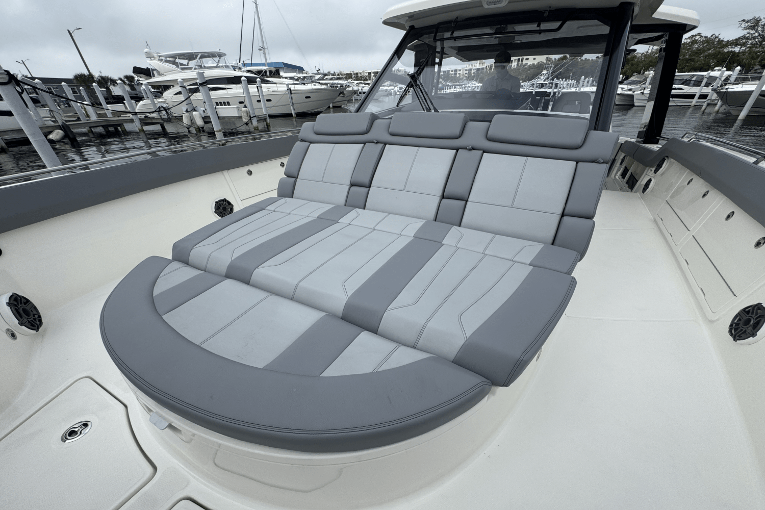 Slide: The Image of Boston Whaler 420 Outrage 2025 - 24