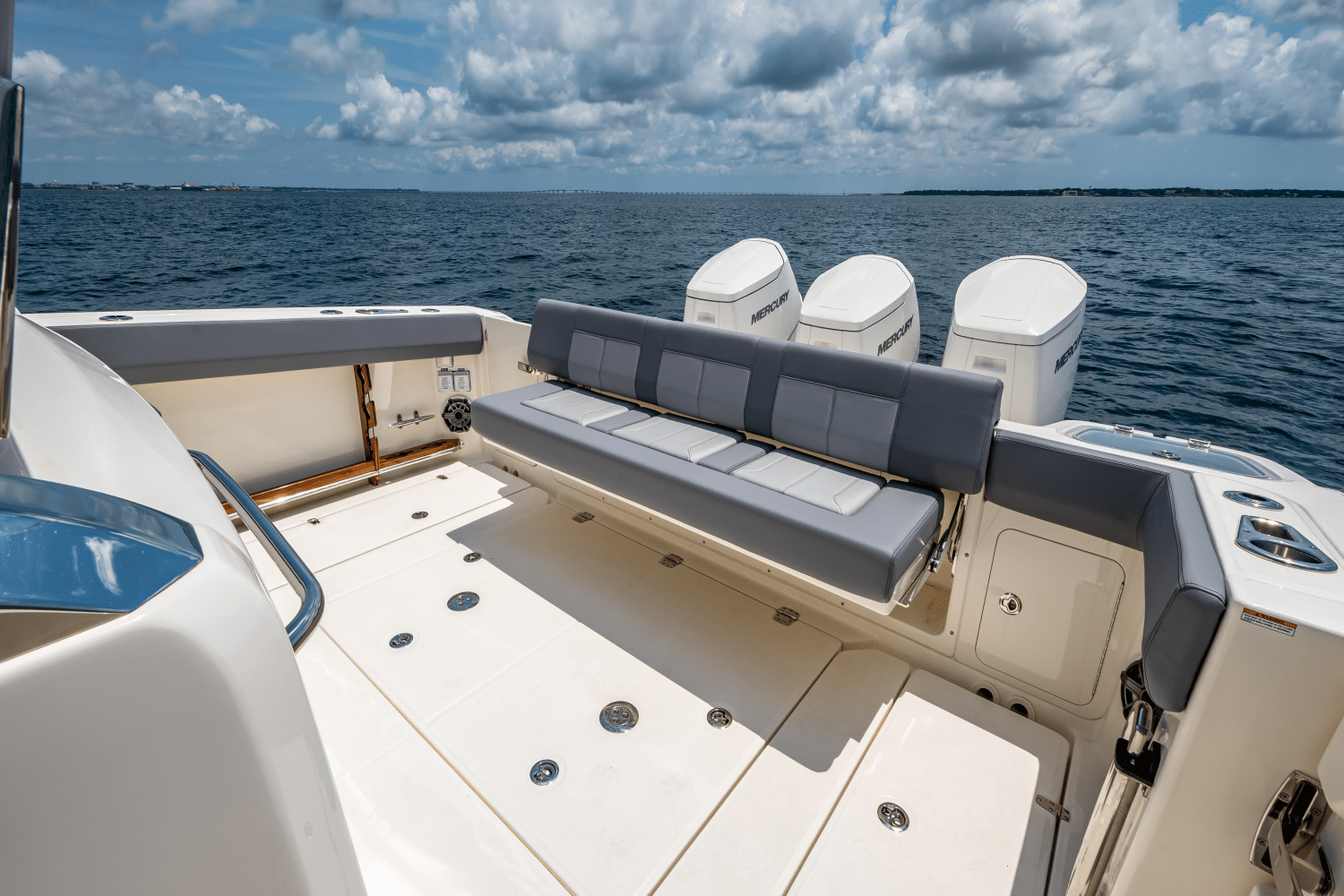 Slide: The Image of Boston Whaler 420 Outrage 2025 - 25