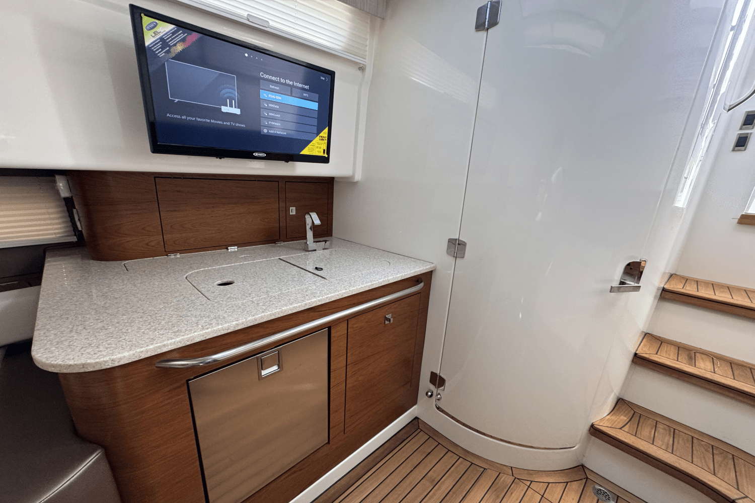 Slide: The Image of Boston Whaler 420 Outrage 2025 - 29