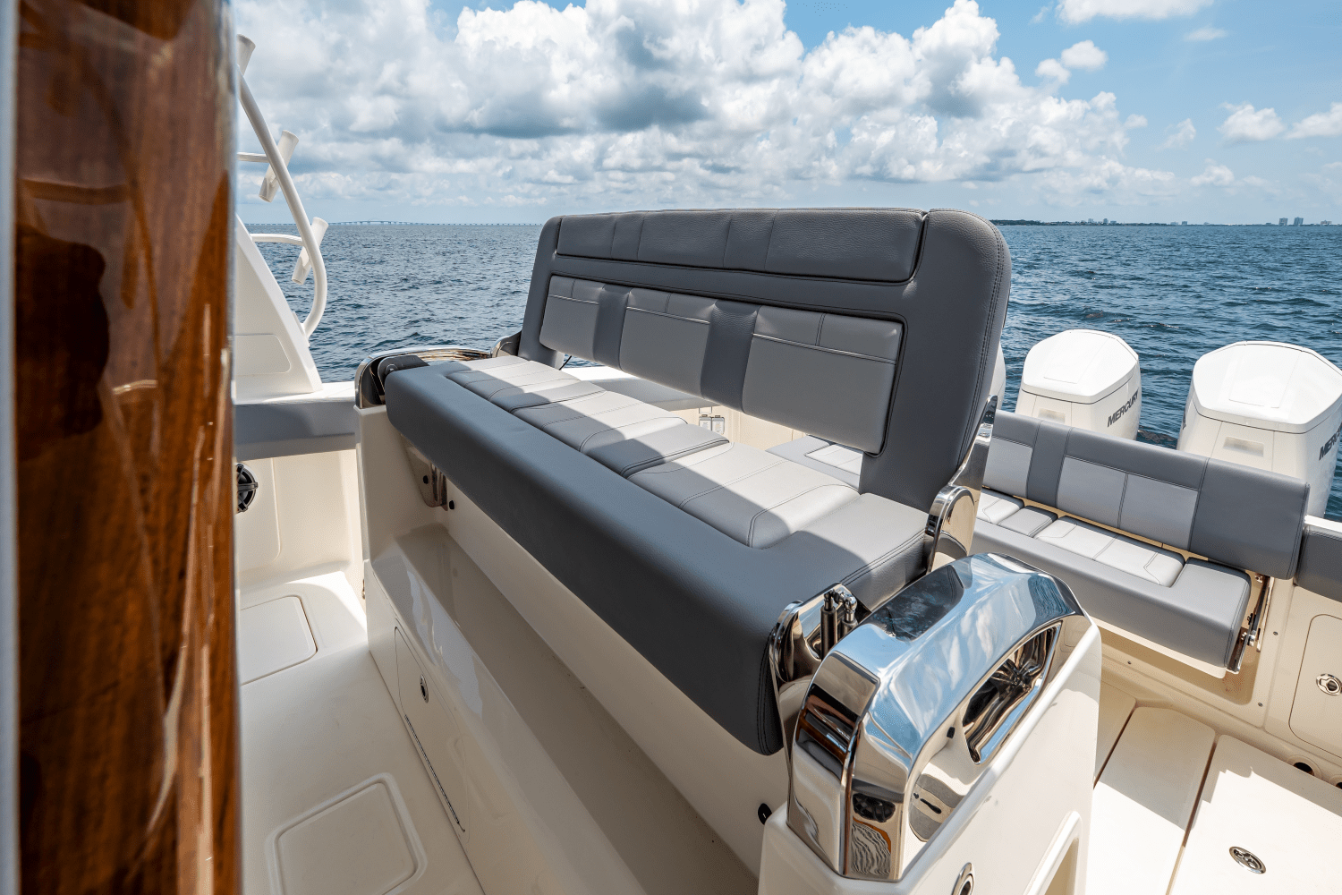 Slide: The Image of Boston Whaler 420 Outrage 2025 - 30