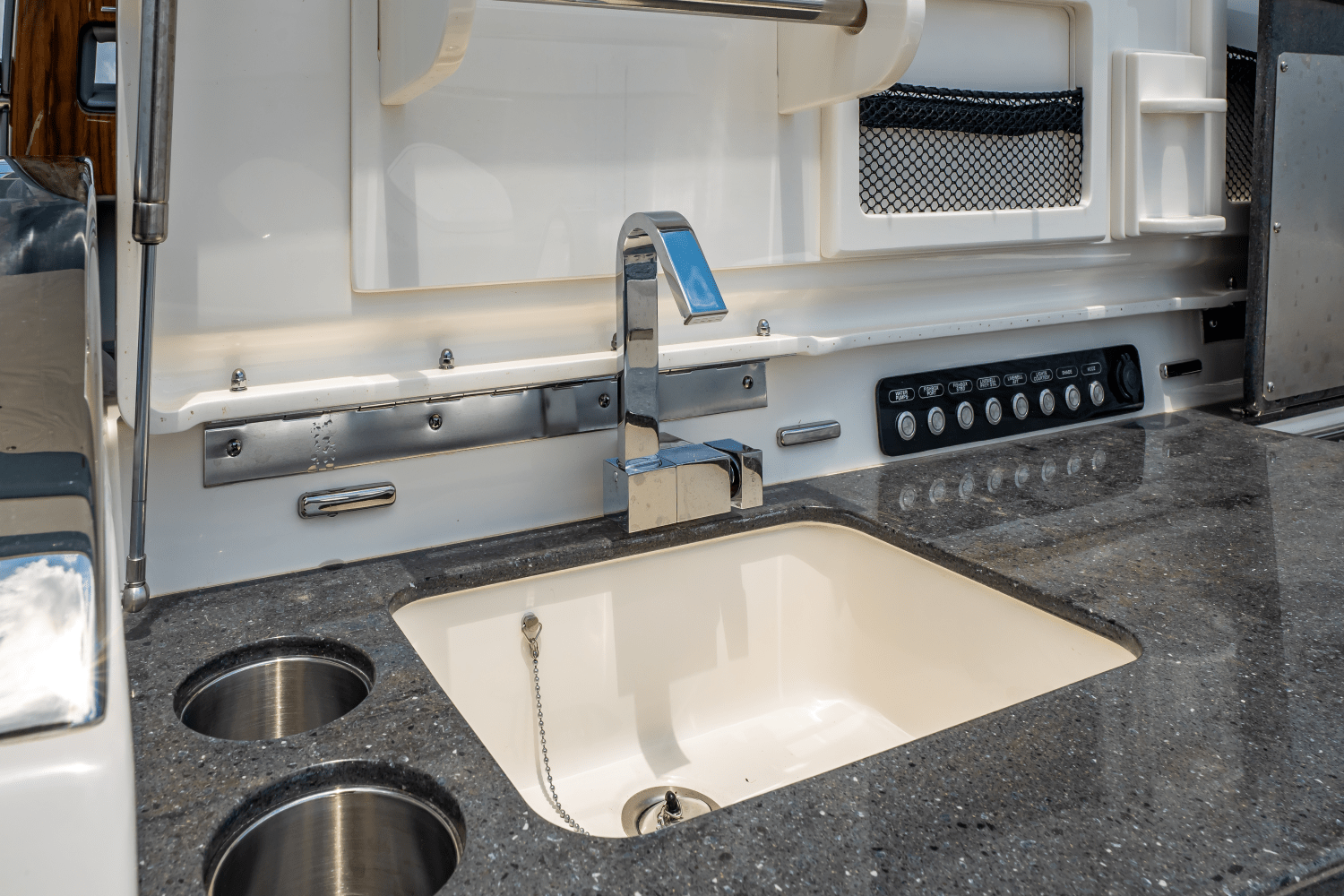 Slide: The Image of Boston Whaler 420 Outrage 2025 - 34