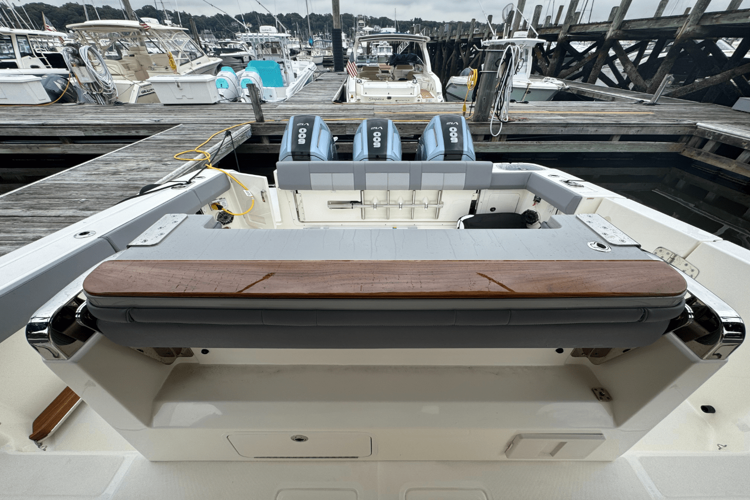 Slide: The Image of Boston Whaler 420 Outrage 2025 - 39