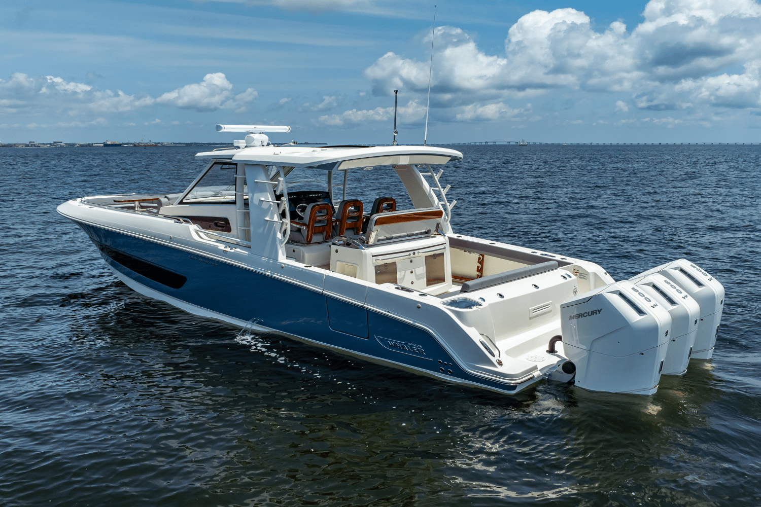 Slide: The Image of Boston Whaler 420 Outrage 2025 - 4