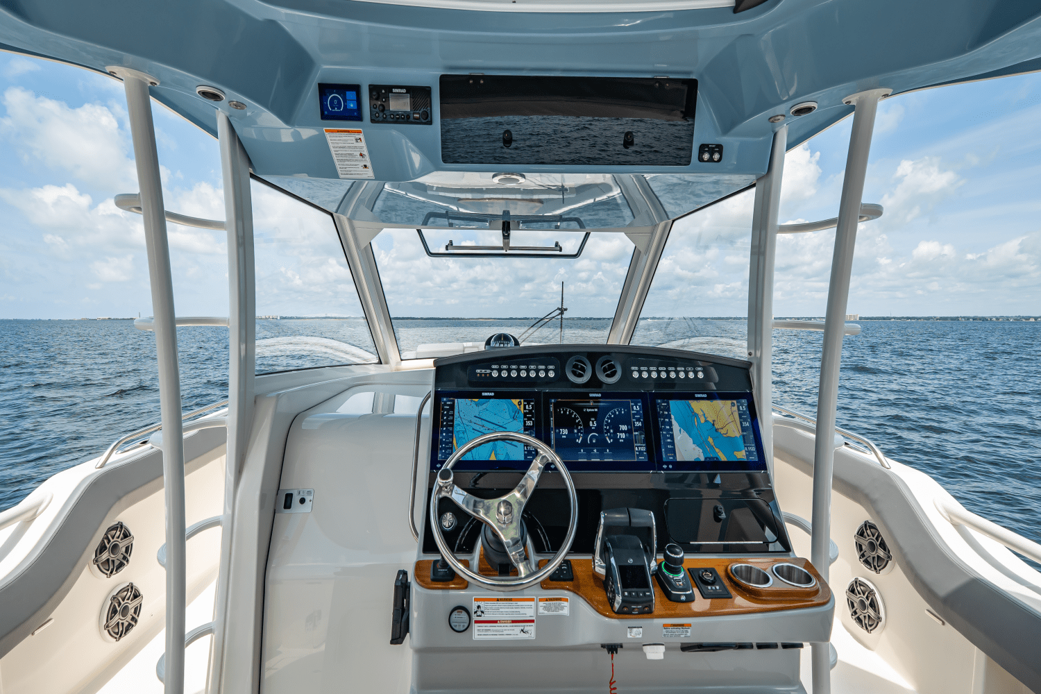 Slide: The Image of Boston Whaler 420 Outrage 2025 - 42