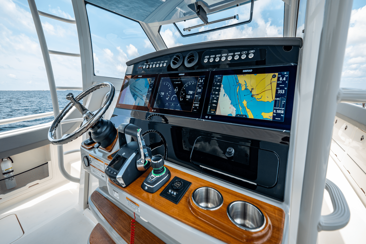 Slide: The Image of Boston Whaler 420 Outrage 2025 - 45