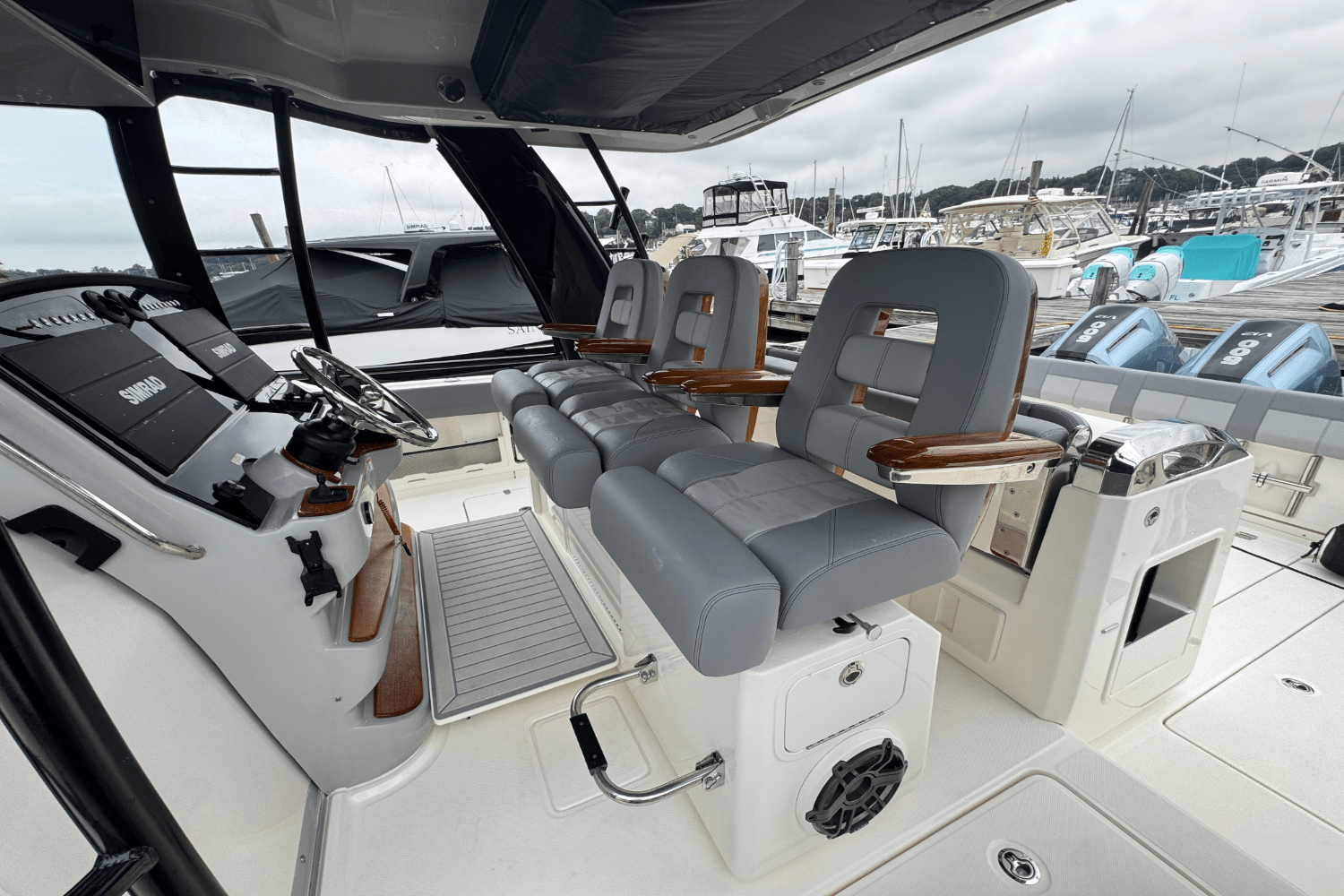 Slide: The Image of Boston Whaler 420 Outrage 2025 - 45