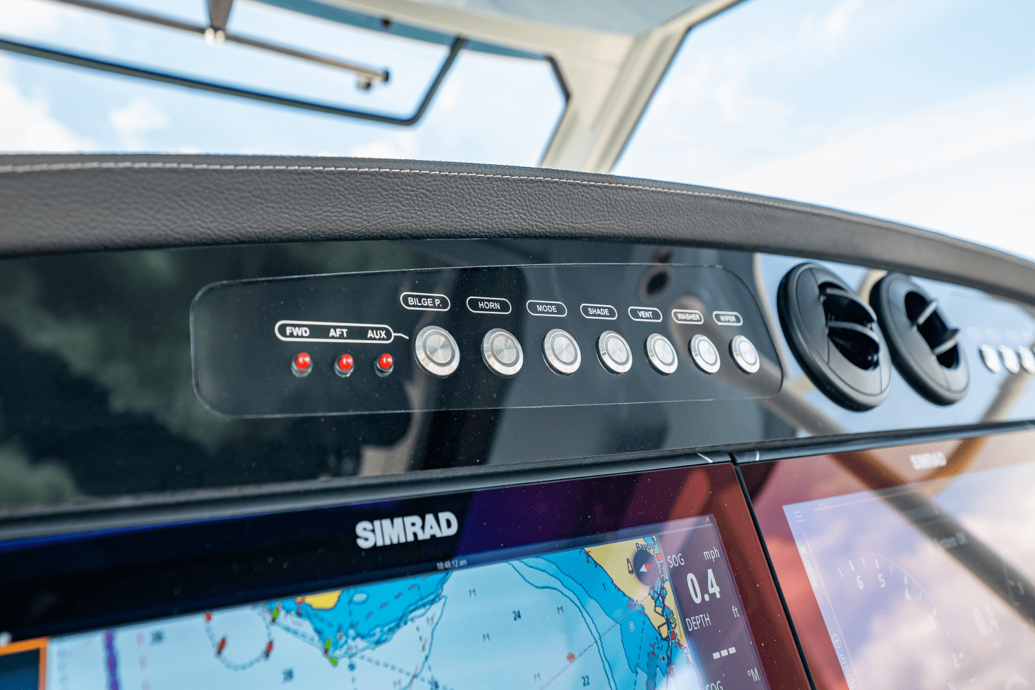 Slide: The Image of Boston Whaler 420 Outrage 2025 - 48