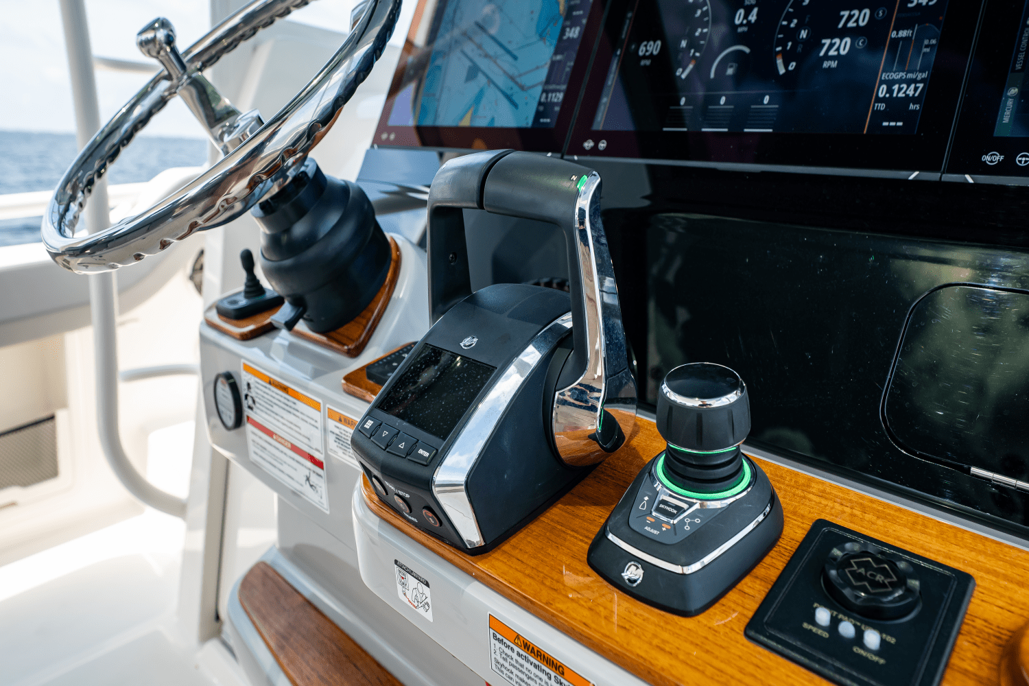 Slide: The Image of Boston Whaler 420 Outrage 2025 - 50