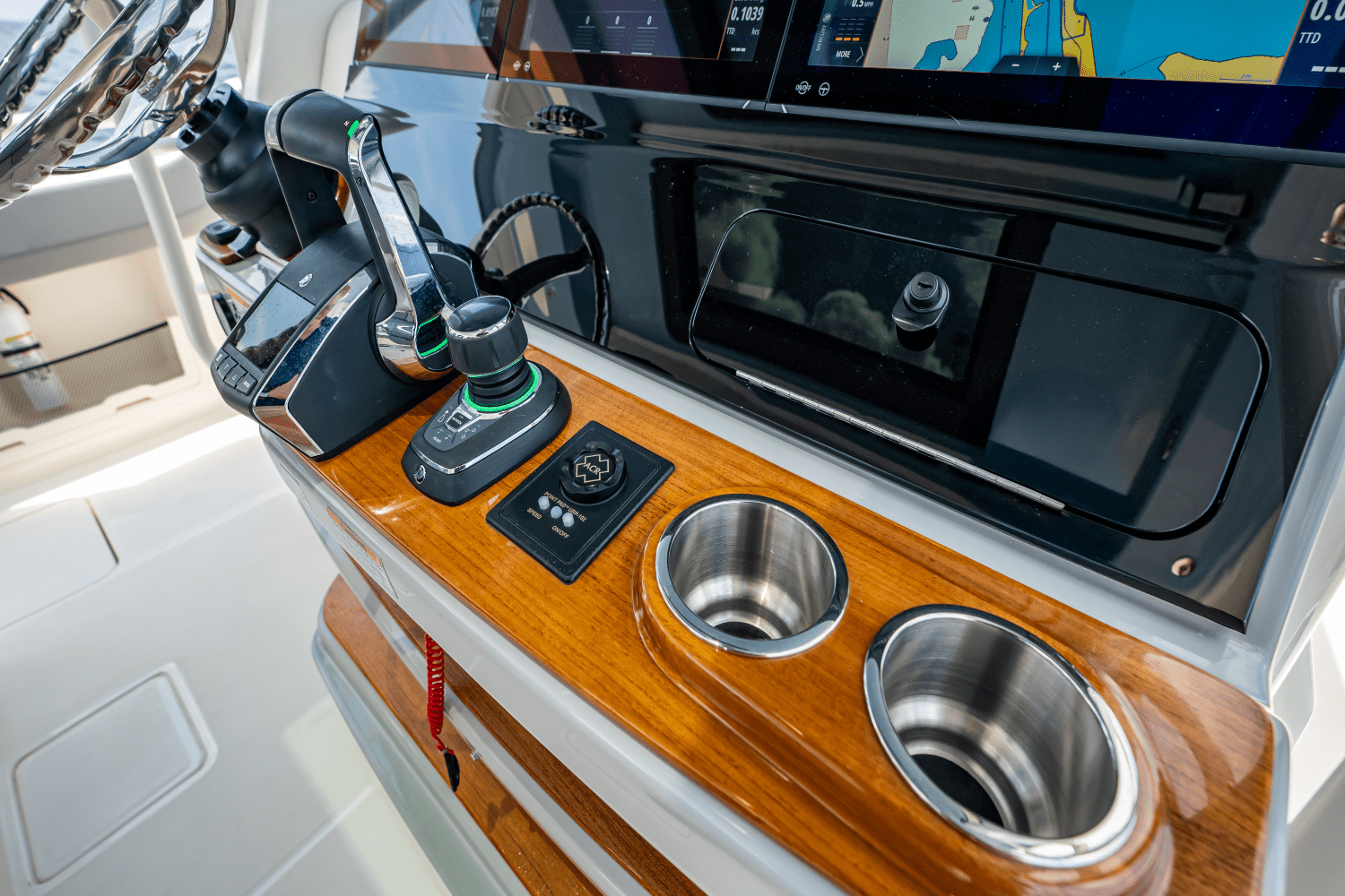 Slide: The Image of Boston Whaler 420 Outrage 2025 - 51