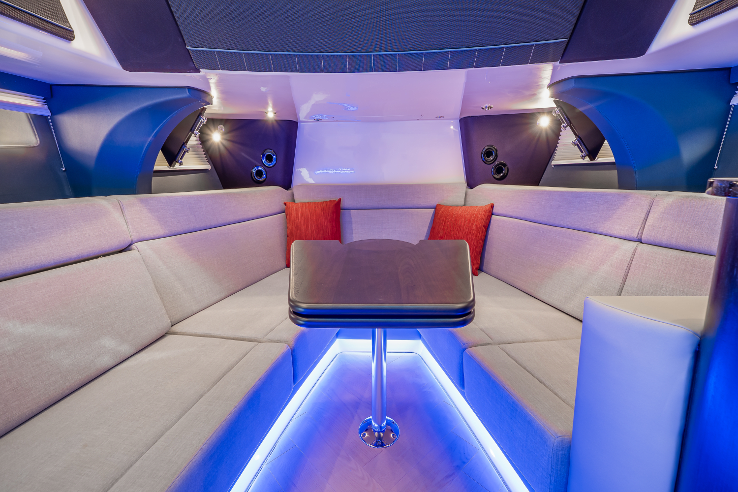 Slide: The Image of Boston Whaler 420 Outrage 2025 - 58