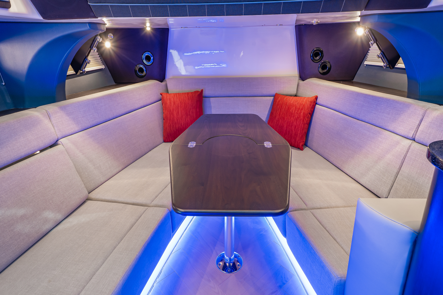 Slide: The Image of Boston Whaler 420 Outrage 2025 - 59