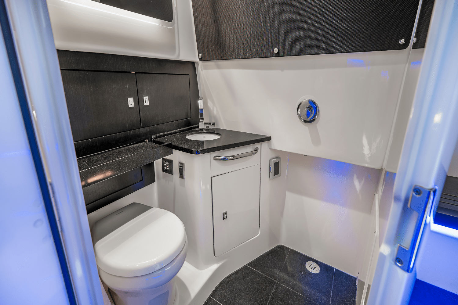 Slide: The Image of Boston Whaler 420 Outrage 2025 - 64