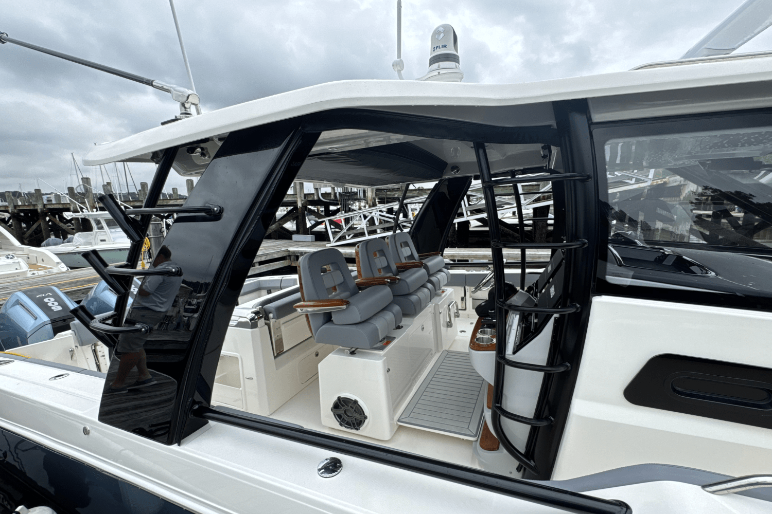 Slide: The Image of Boston Whaler 420 Outrage 2025 - 65