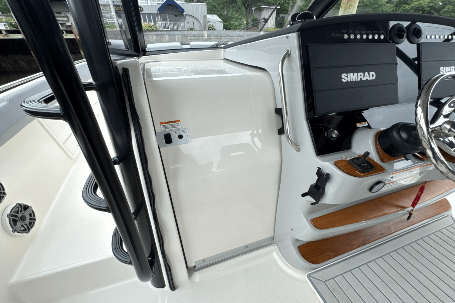 Slide: The Image of Boston Whaler 420 Outrage 2025 - 66